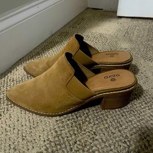 Women’s tan mules size 8.5
